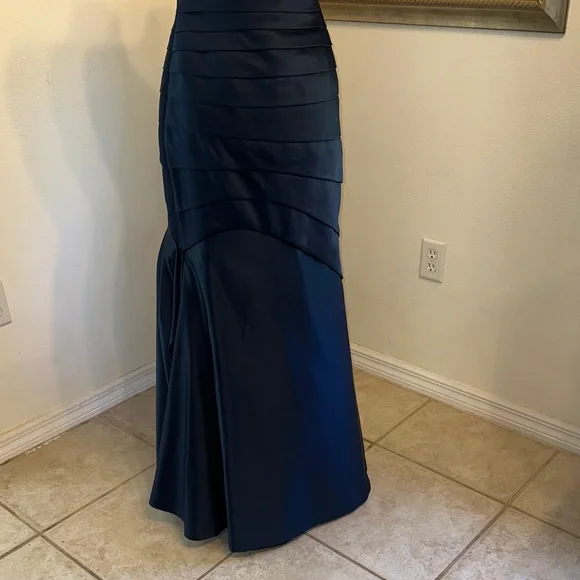 YSA MAKINO Elegant Navy Strapless Beaded Evening Gown Size 4/6 - Picture 13 of 16